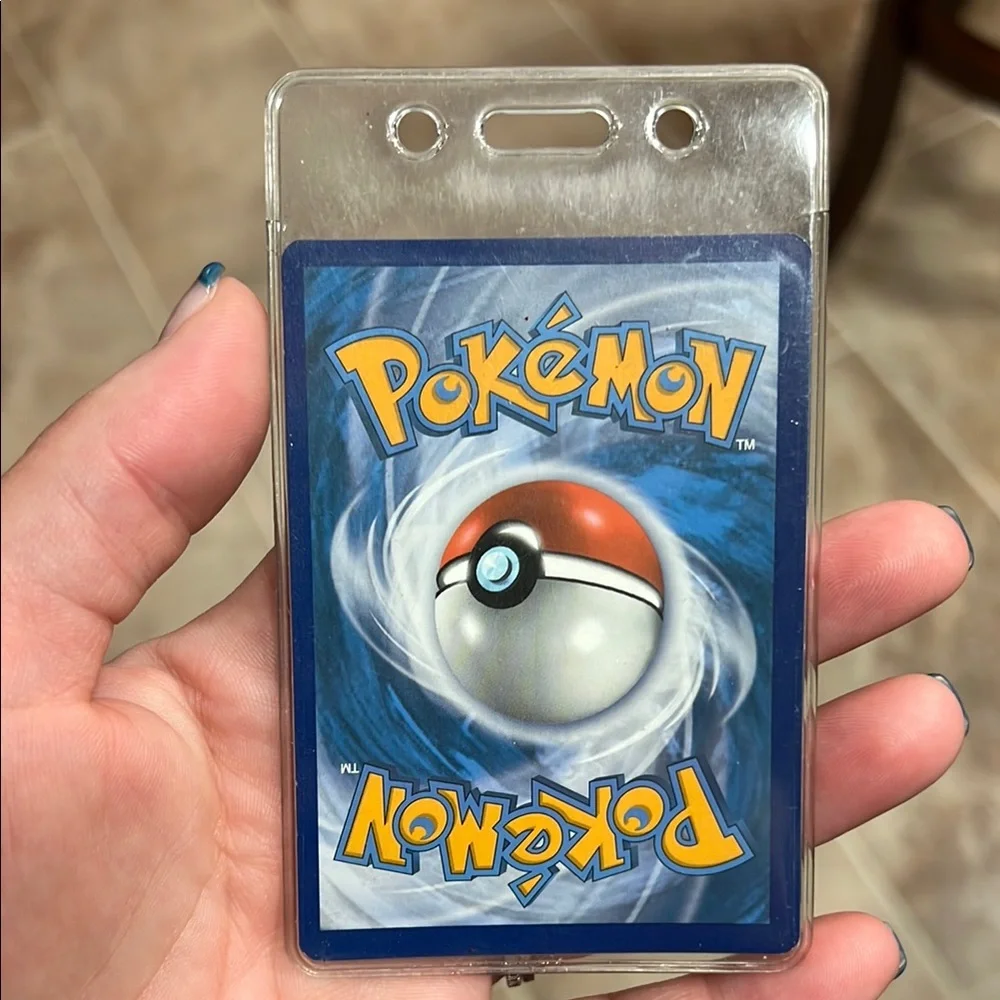 Pikachu Pokémon Card - Picture 2 of 2